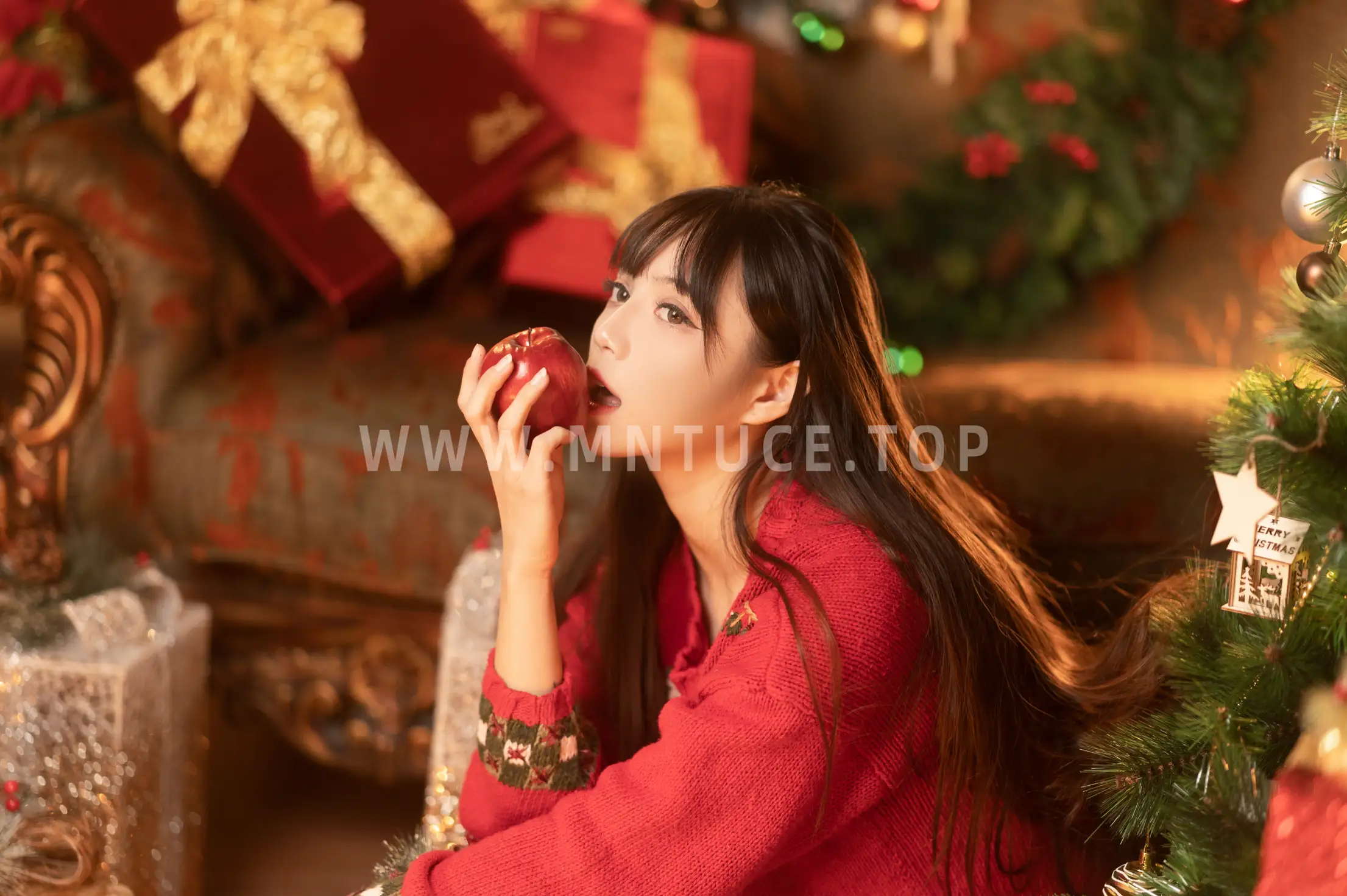 [YITUYU] 2022.05.26 Vol.0988 – Red Christmas Two plus six#[38P]-28